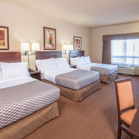 Ramada By Wyndham Drumheller Hotel & Suites Extérieur photo