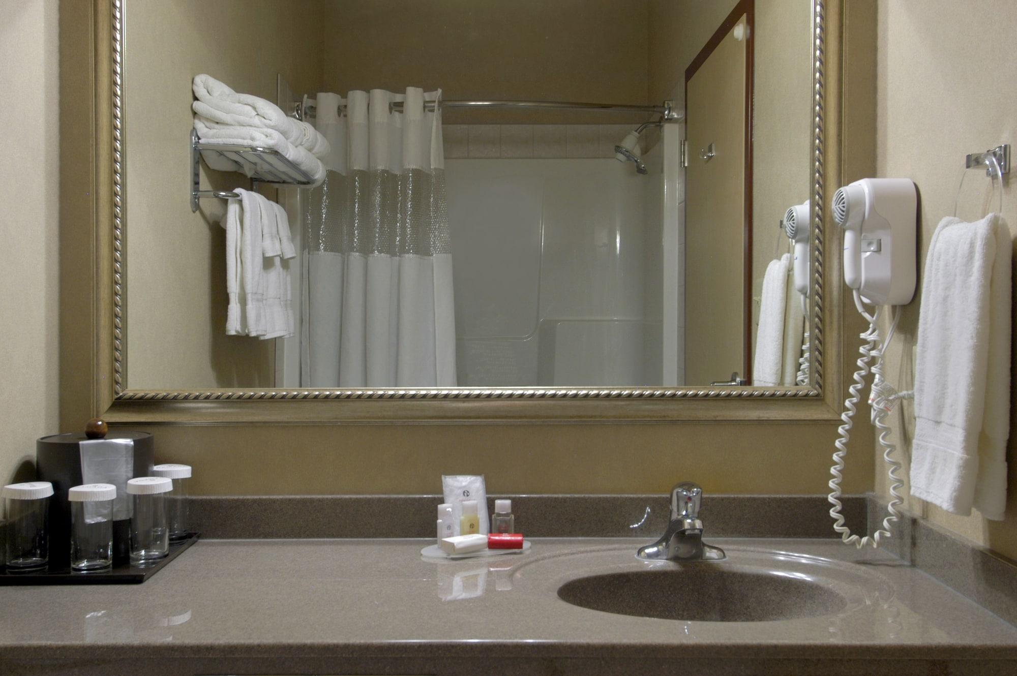 Ramada By Wyndham Drumheller Hotel & Suites Extérieur photo