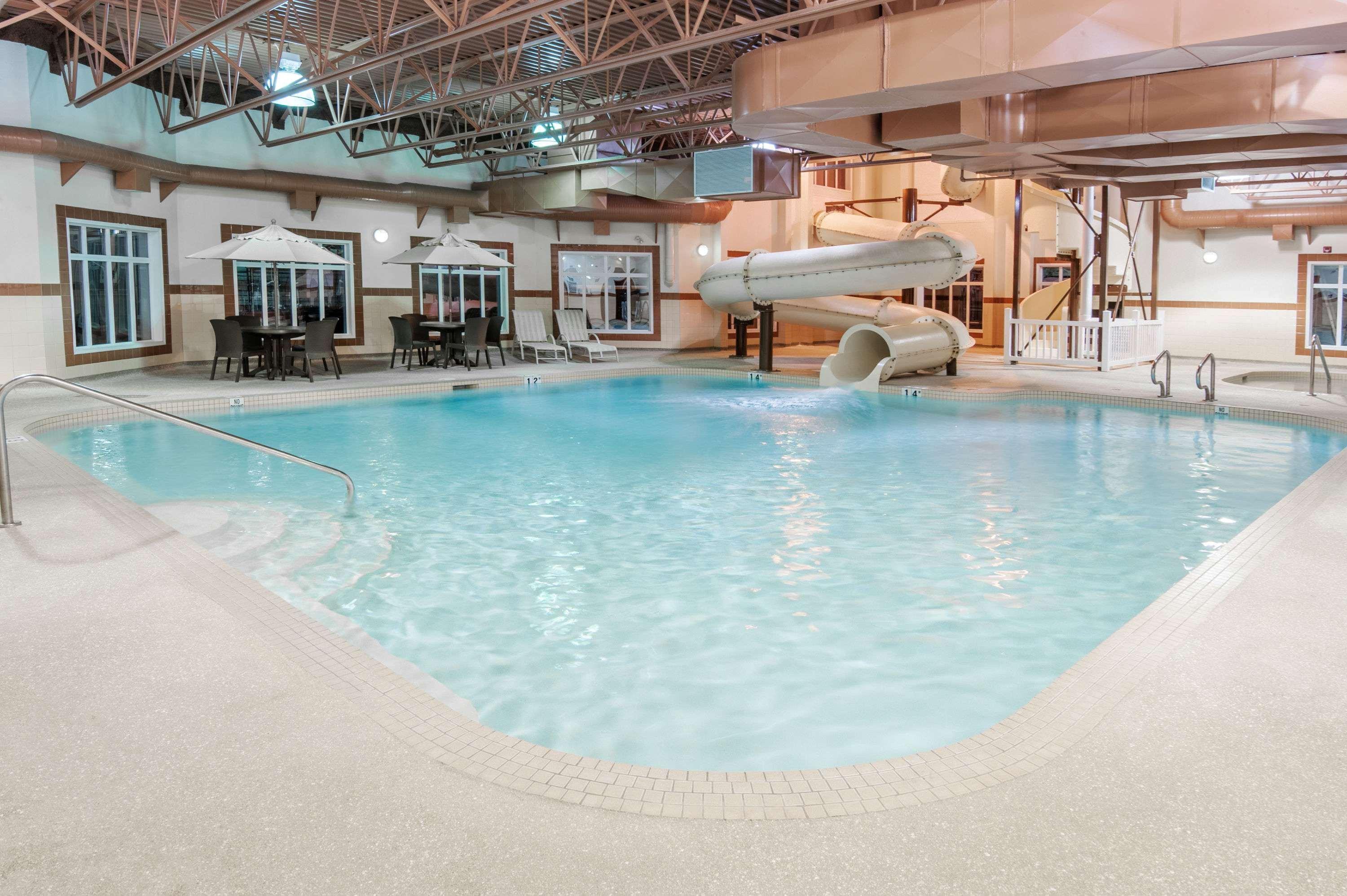 Ramada By Wyndham Drumheller Hotel & Suites Extérieur photo