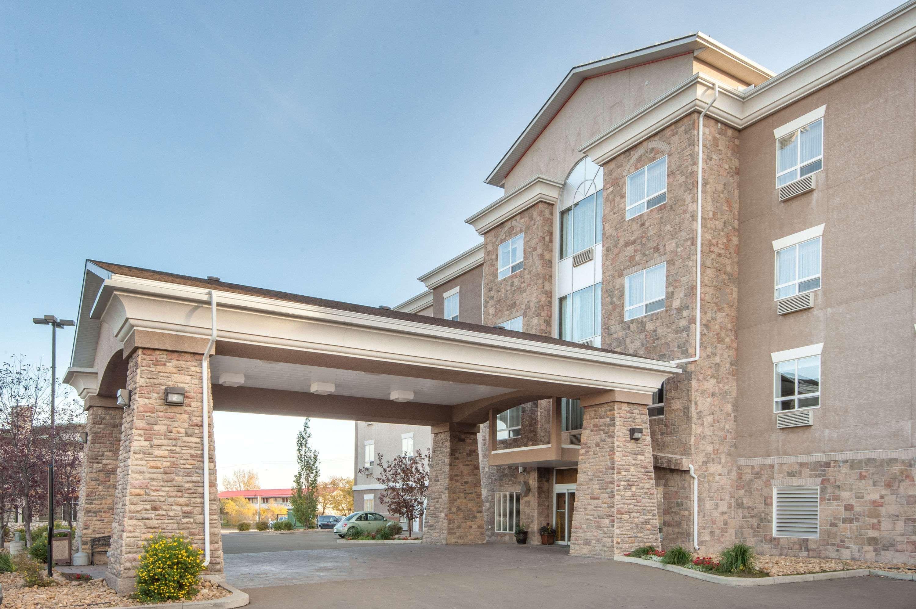 Ramada By Wyndham Drumheller Hotel & Suites Extérieur photo