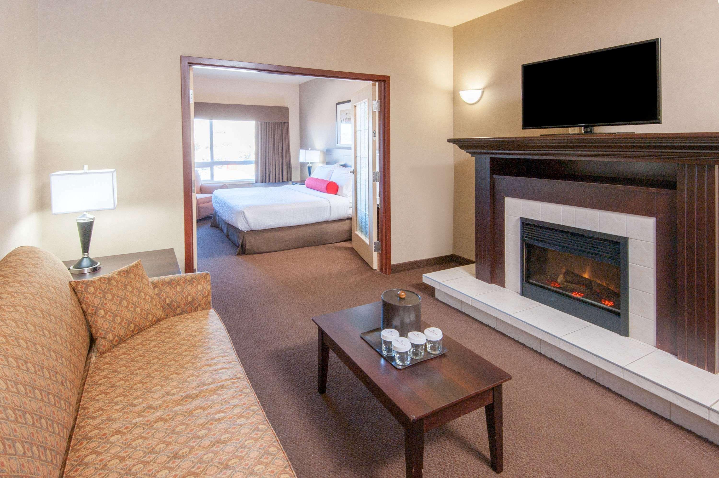 Ramada By Wyndham Drumheller Hotel & Suites Extérieur photo