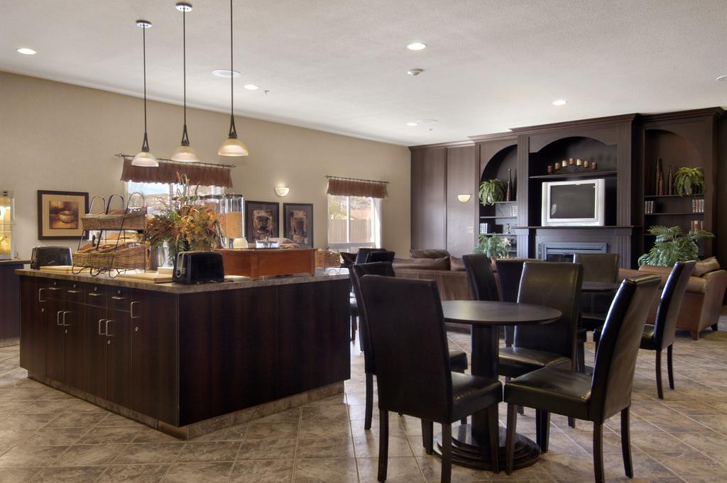 Ramada By Wyndham Drumheller Hotel & Suites Intérieur photo