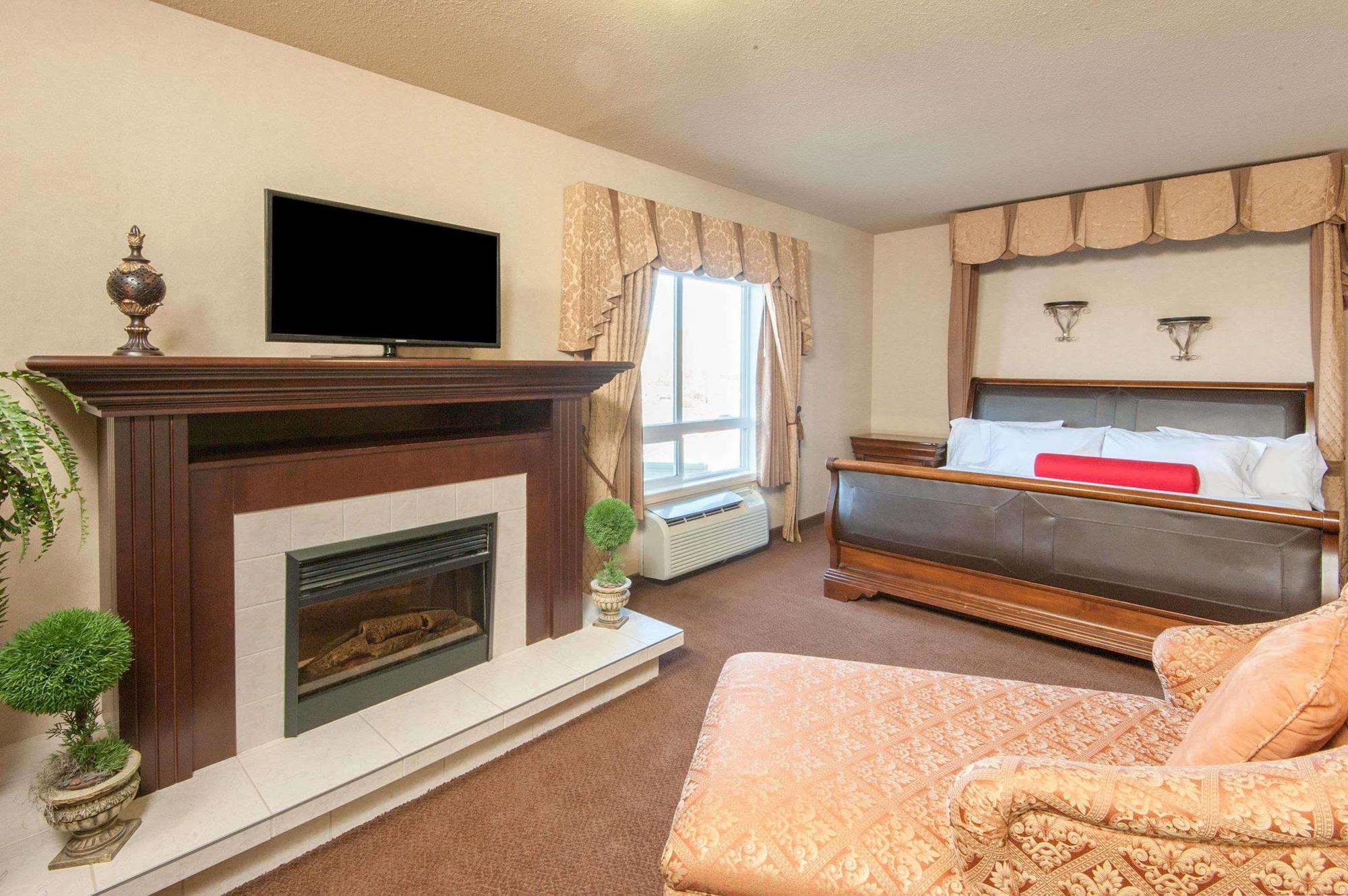 Ramada By Wyndham Drumheller Hotel & Suites Extérieur photo