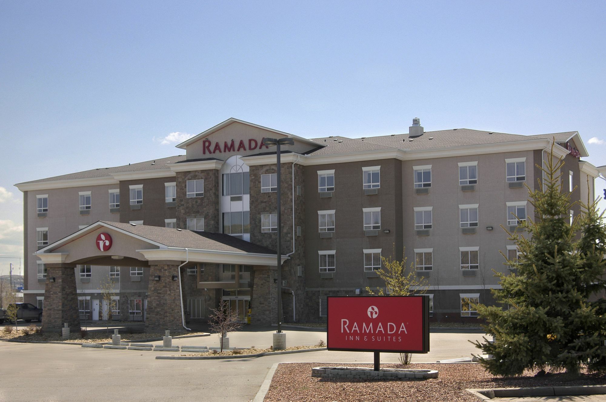 Ramada By Wyndham Drumheller Hotel & Suites Extérieur photo