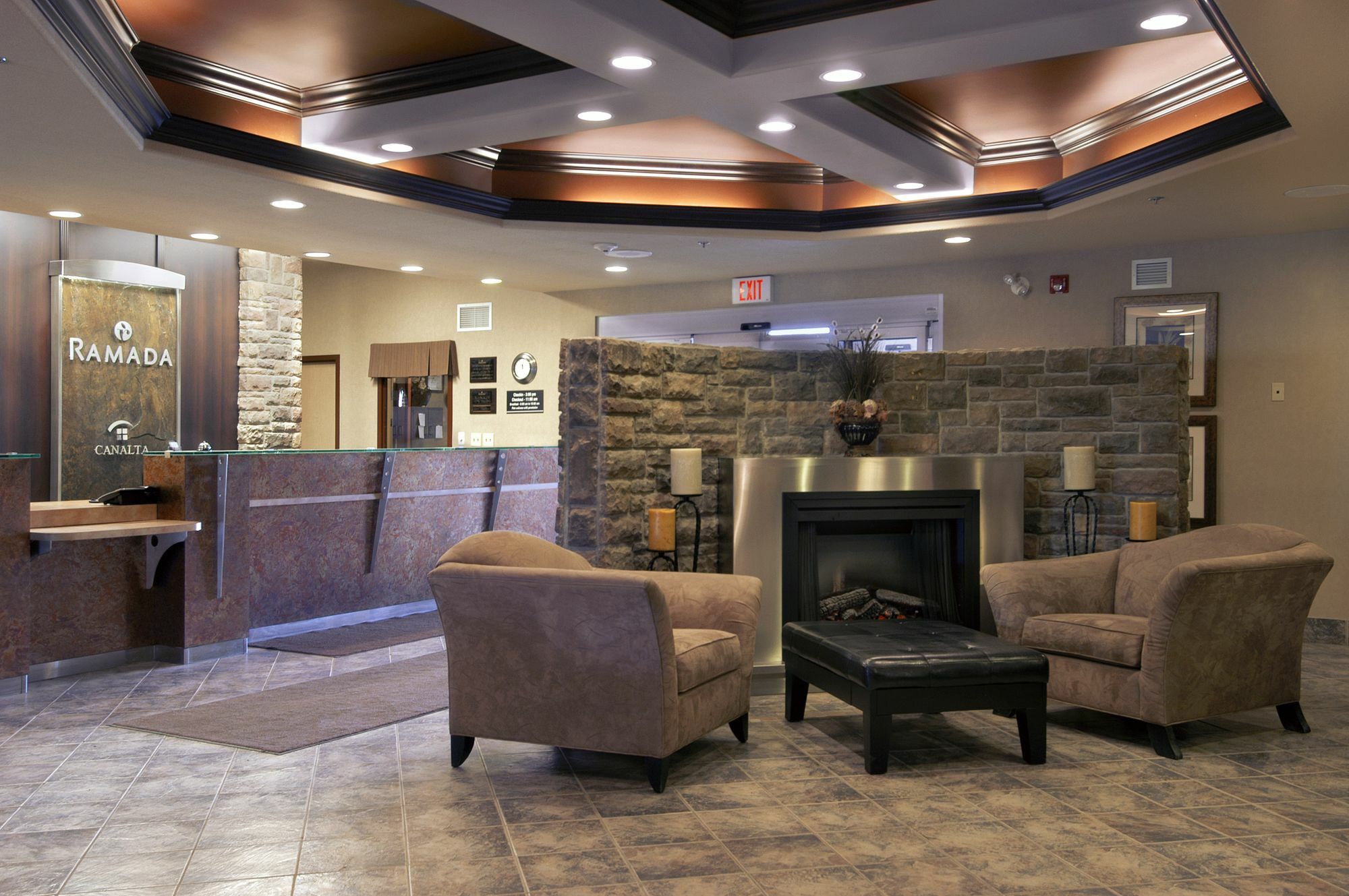 Ramada By Wyndham Drumheller Hotel & Suites Extérieur photo